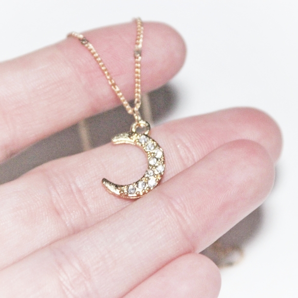 Blingy golden astrology Moon necklace - Picture 2 of 9